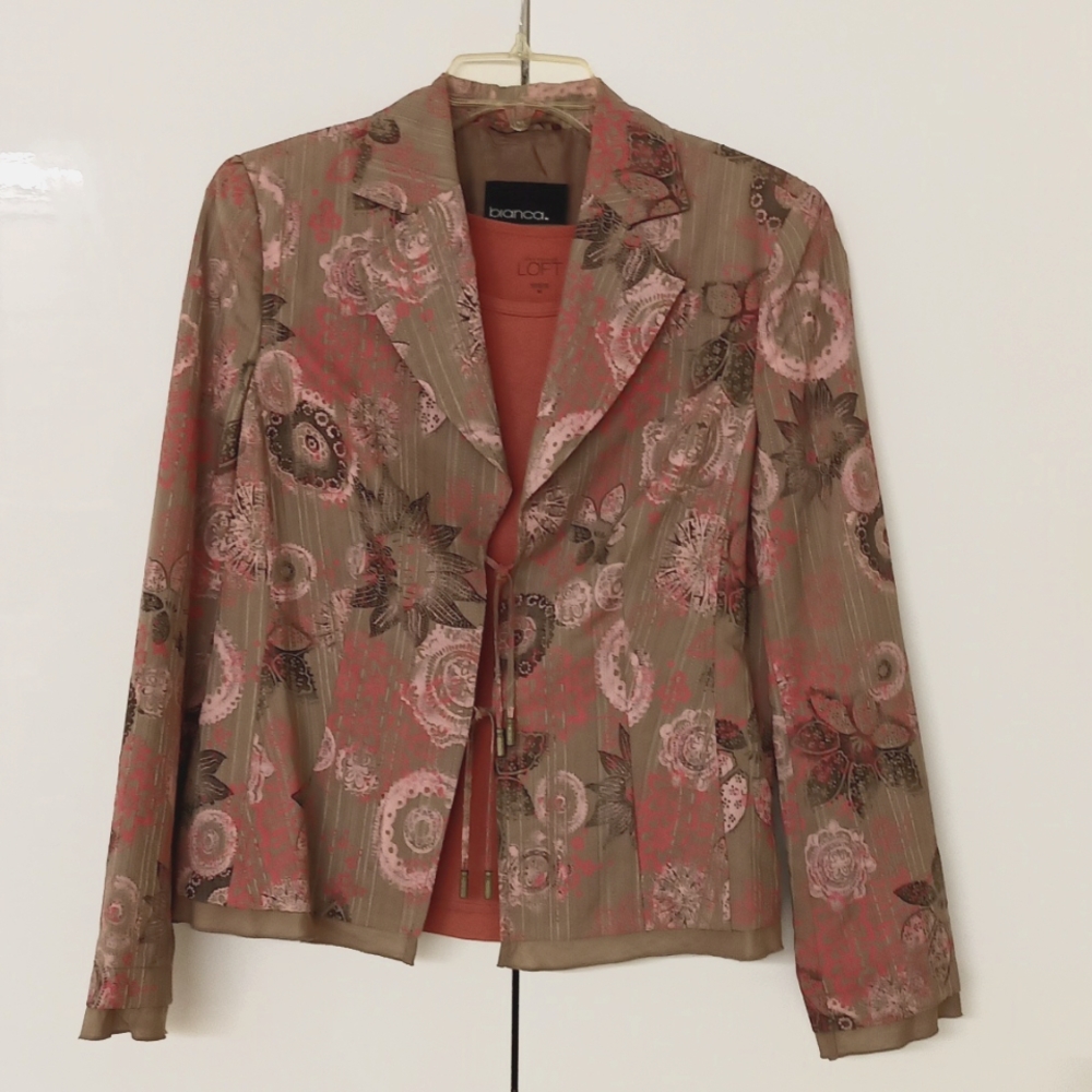 Printed jacket . Size M